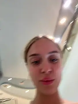 Snapshot of enjoy_my_beauty chatting on 12-13-24, 07:36 enjoy my beauty online show from 12-13-24, 07:36