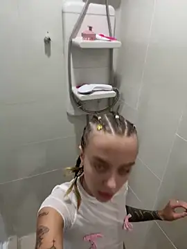 Snapshot of enjoy_my_beauty chatting on 12-16-24, 04:34 enjoy my beauty online show from 12-16-24, 04:34