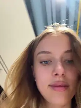 Snapshot of enjoy_my_beauty chatting on 01-04-25, 05:16 enjoy my beauty online show from 01-04-25, 05:16