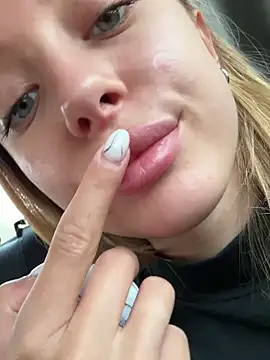 Snapshot of enjoy_my_beauty chatting on 02-03-25, 04:46 enjoy my beauty online show from 02-03-25, 04:46