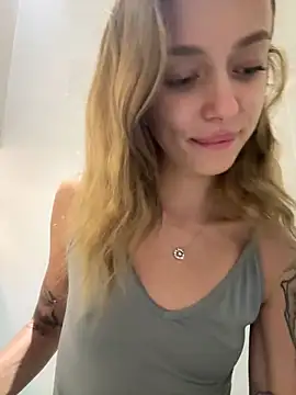 Snapshot of enjoy_my_beauty chatting on 03-14-25, 07:37 enjoy my beauty online show from 03-14-25, 07:37