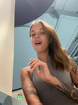 Snapshot of enjoy_my_beauty chatting on 03-17-25, 07:24 enjoy my beauty online show from 03-17-25, 07:24