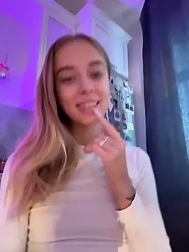 Snapshot of enjoy_my_beauty chatting on 09-23-25, 06:05 enjoy my beauty online show from 09-23-25, 06:05