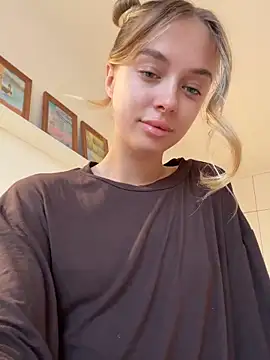 Snapshot of enjoy_my_beauty chatting on 10-18-25, 05:21 enjoy my beauty online show from 10-18-25, 05:21