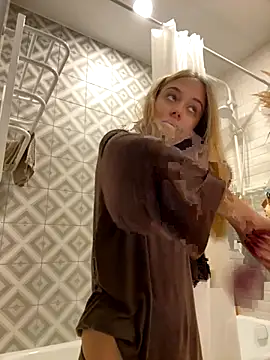 Snapshot of enjoy_my_beauty chatting on 11-10-25, 05:39 enjoy my beauty online show from 11-10-25, 05:39