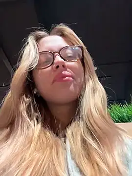 Snapshot of enjoy_my_beauty chatting on 02-08-26, 06:50 enjoy my beauty online show from 02-08-26, 06:50