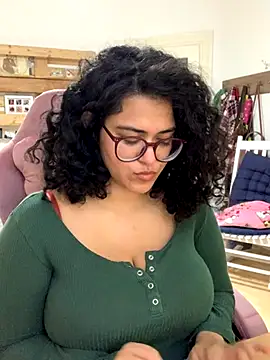 Curvydesifromgermany online show from 11-11-25, 02:39