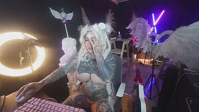 angelacianuro  online show from 10-17-25, 10:40