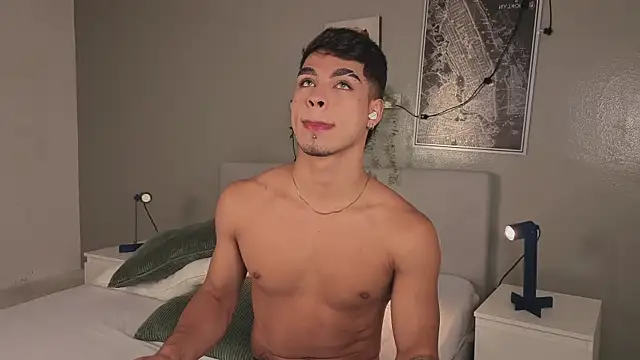 Snapshot of Ken-boy_ chatting on 10-07-25, 11:51 Ken-boy online show from 10-07-25, 11:51