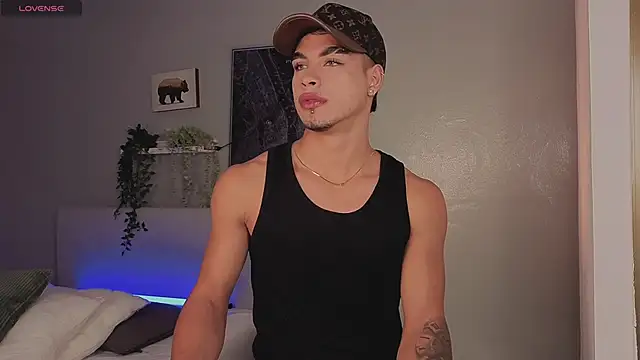 Snapshot of Ken-boy_ chatting on 10-10-25, 12:04 Ken-boy online show from 10-10-25, 12:04