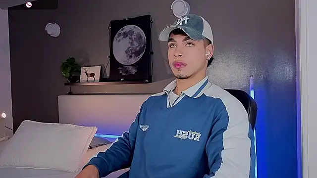 Snapshot of Ken-boy_ chatting on 10-13-25, 11:43 Ken-boy online show from 10-13-25, 11:43