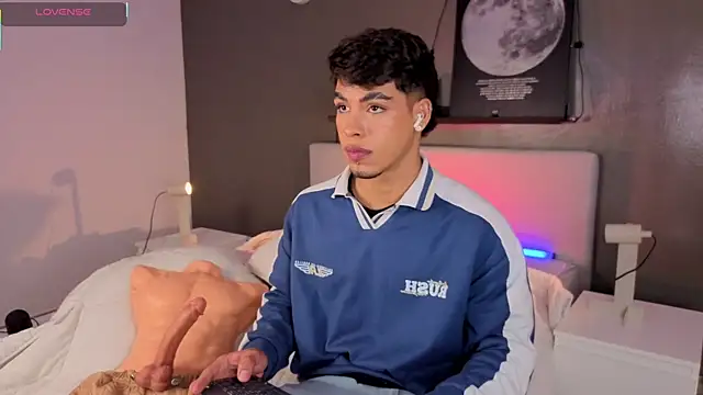 Snapshot of Ken-boy_ chatting on 11-02-25, 11:34 Ken-boy online show from 11-02-25, 11:34