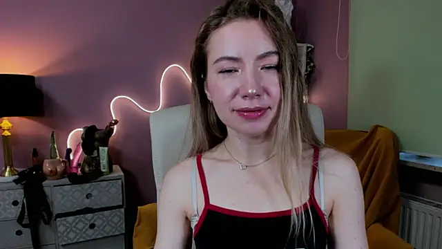 Snapshot of Mia_Tasty chatting on 10-16-25, 06:36 Mia Tasty online show from 10-16-25, 06:36