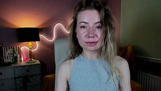 Snapshot of Mia_Tasty chatting on 11-09-25, 02:59 Mia Tasty online show from 11-09-25, 02:59