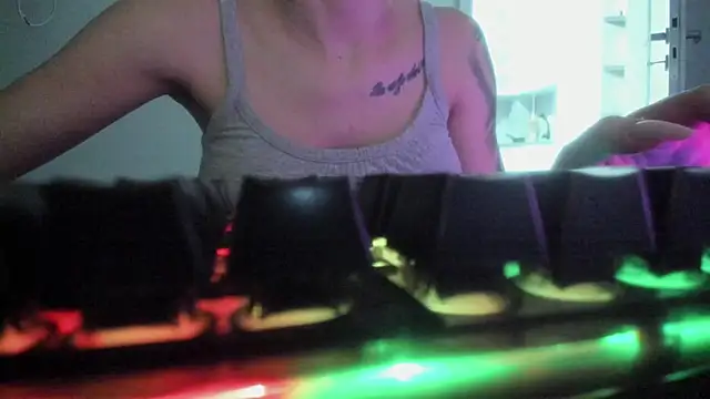 Emmapmg online show from 12-14-25, 07:18