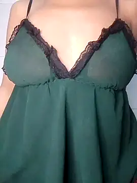 Snapshot of Sofia_xx2 chatting on 12-25-24, 12:47 Sofia xx2 online show from 12-25-24, 12:47