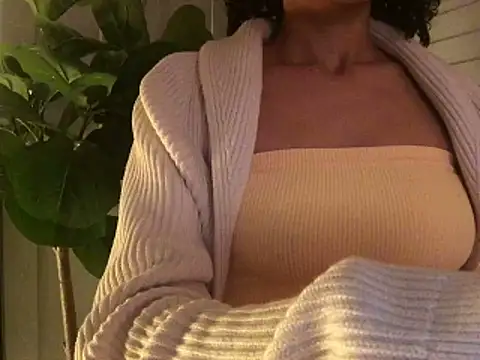 Snapshot of loveofbea chatting on 12-18-24, 03:04 loveofbea online show from 12-18-24, 03:04