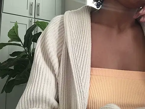 Snapshot of loveofbea chatting on 12-18-24, 10:57 loveofbea online show from 12-18-24, 10:57