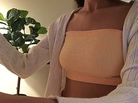 Snapshot of loveofbea chatting on 12-31-24, 10:01 loveofbea online show from 12-31-24, 10:01