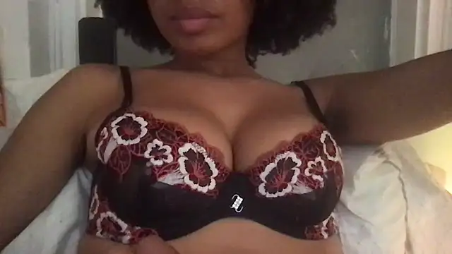 Snapshot of loveofbea chatting on 09-22-25, 02:41 loveofbea online show from 09-22-25, 02:41