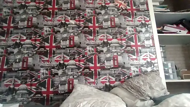 Snapshot of Lynylou chatting on 10-20-25, 10:59 Lynylou online show from 10-20-25, 10:59