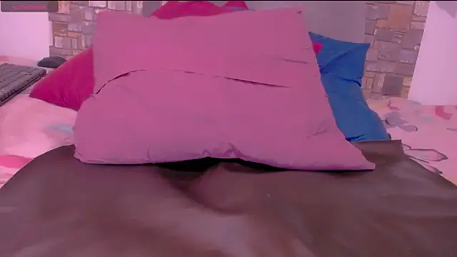 CrazyRousex online show from 12-17-25, 04:35