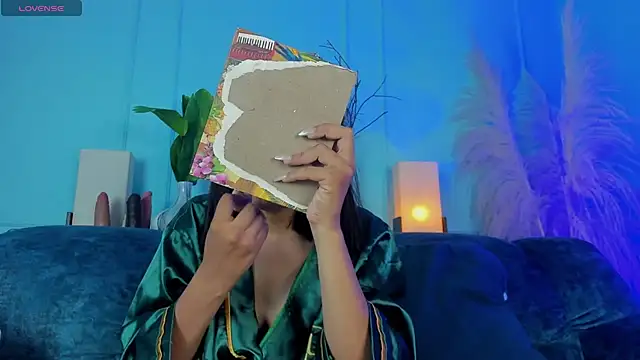 Elizabeth VonSweet online show from 12-15-25, 08:02