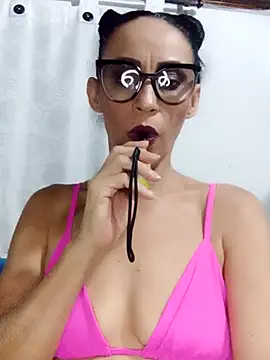 Snapshot of BarbaraMature chatting on 10-17-25, 06:32 BarbaraMature online show from 10-17-25, 06:32