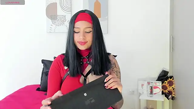 Snapshot of SeleneClark chatting on 10-30-25, 08:09 SeleneClark online show from 10-30-25, 08:09