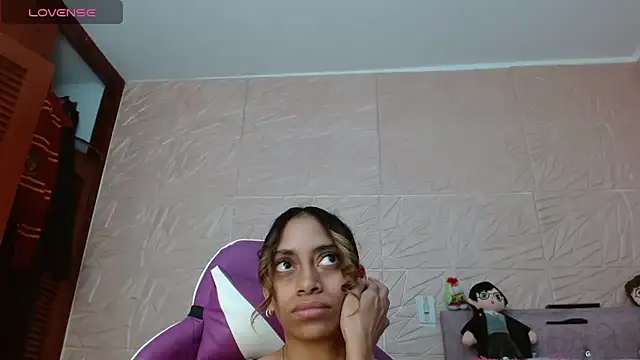 Snapshot of kendallsweet7 chatting on 11-17-25, 02:01 kendallsweet7 online show from 11-17-25, 02:01