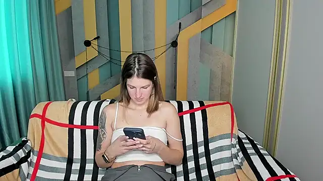 Snapshot of EmilyWalkeri chatting on 10-17-25, 07:33 EmilyWalkeri online show from 10-17-25, 07:33