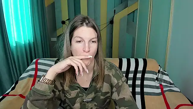 Snapshot of EmilyWalkeri chatting on 10-29-25, 07:43 EmilyWalkeri online show from 10-29-25, 07:43