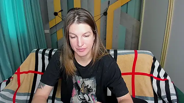 Snapshot of EmilyWalkeri chatting on 11-17-25, 08:09 EmilyWalkeri online show from 11-17-25, 08:09