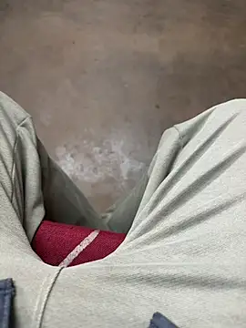 Snapshot of mallucutee chatting on 11-20-25, 03:50 mallucutee online show from 11-20-25, 03:50