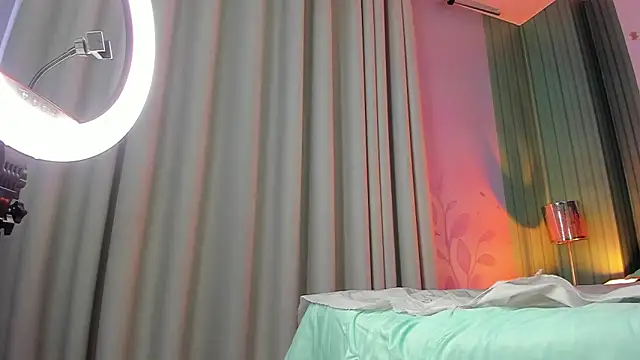 Emelyross  online show from 01-25-25, 06:24