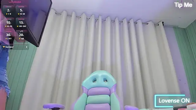 Emelyross  online show from 02-18-25, 12:48