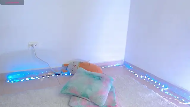 Emelyross  online show from 12-18-25, 06:03