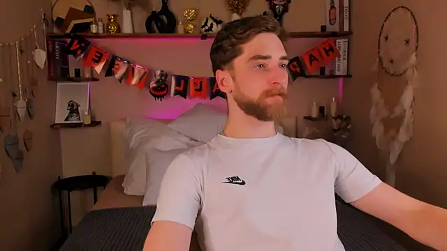 Snapshot of DexterDexx chatting on 10-31-25, 11:06 DexterDexx online show from 10-31-25, 11:06