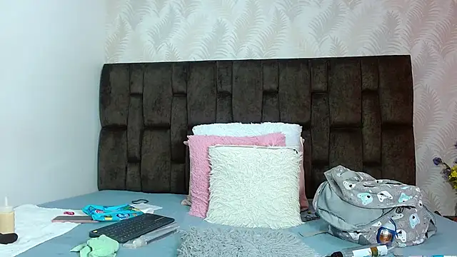 JuanitaDelMar online show from 10-18-25, 01:01