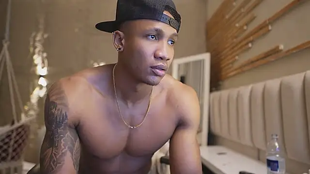 Snapshot of Logan_Varela chatting on 03-17-26, 01:36 Logan Varela online show from 03-17-26, 01:36