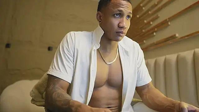 Snapshot of Logan_Varela chatting on 04-01-26, 01:41 Logan Varela online show from 04-01-26, 01:41