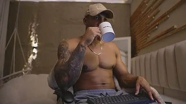 Snapshot of Logan_Varela chatting on 04-06-26, 01:23 Logan Varela online show from 04-06-26, 01:23