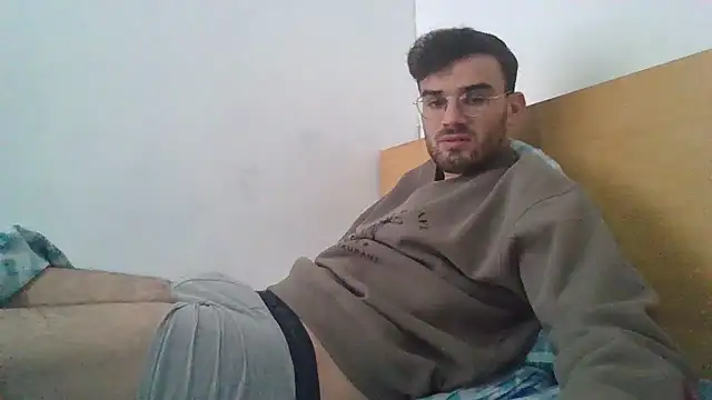 Snapshot of erikamavrik chatting on 12-15-25, 08:40 erikamavrik online show from 12-15-25, 08:40