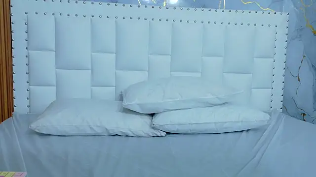 yourcuteneighbourr online show from 01-13-26, 03:12