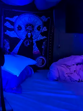 gurlnips online show from 01-31-25, 07:18