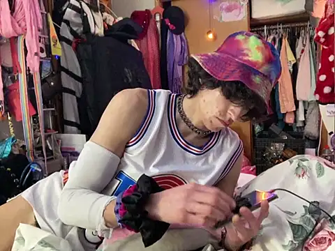 gurlnips online show from 02-03-25, 05:07