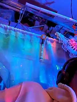 Snapshot of gurlnips chatting on 10-11-25, 03:28 gurlnips online show from 10-11-25, 03:28