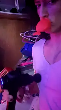 Snapshot of gurlnips chatting on 10-18-25, 07:36 gurlnips online show from 10-18-25, 07:36