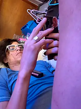 Snapshot of gurlnips chatting on 10-19-25, 09:26 gurlnips online show from 10-19-25, 09:26