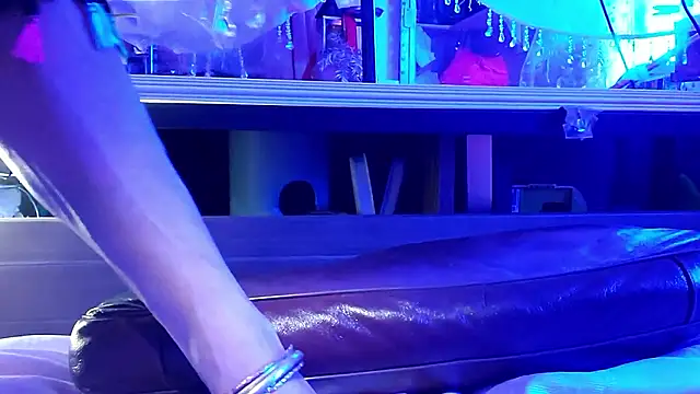 Snapshot of gurlnips chatting on 10-26-25, 09:59 gurlnips online show from 10-26-25, 09:59